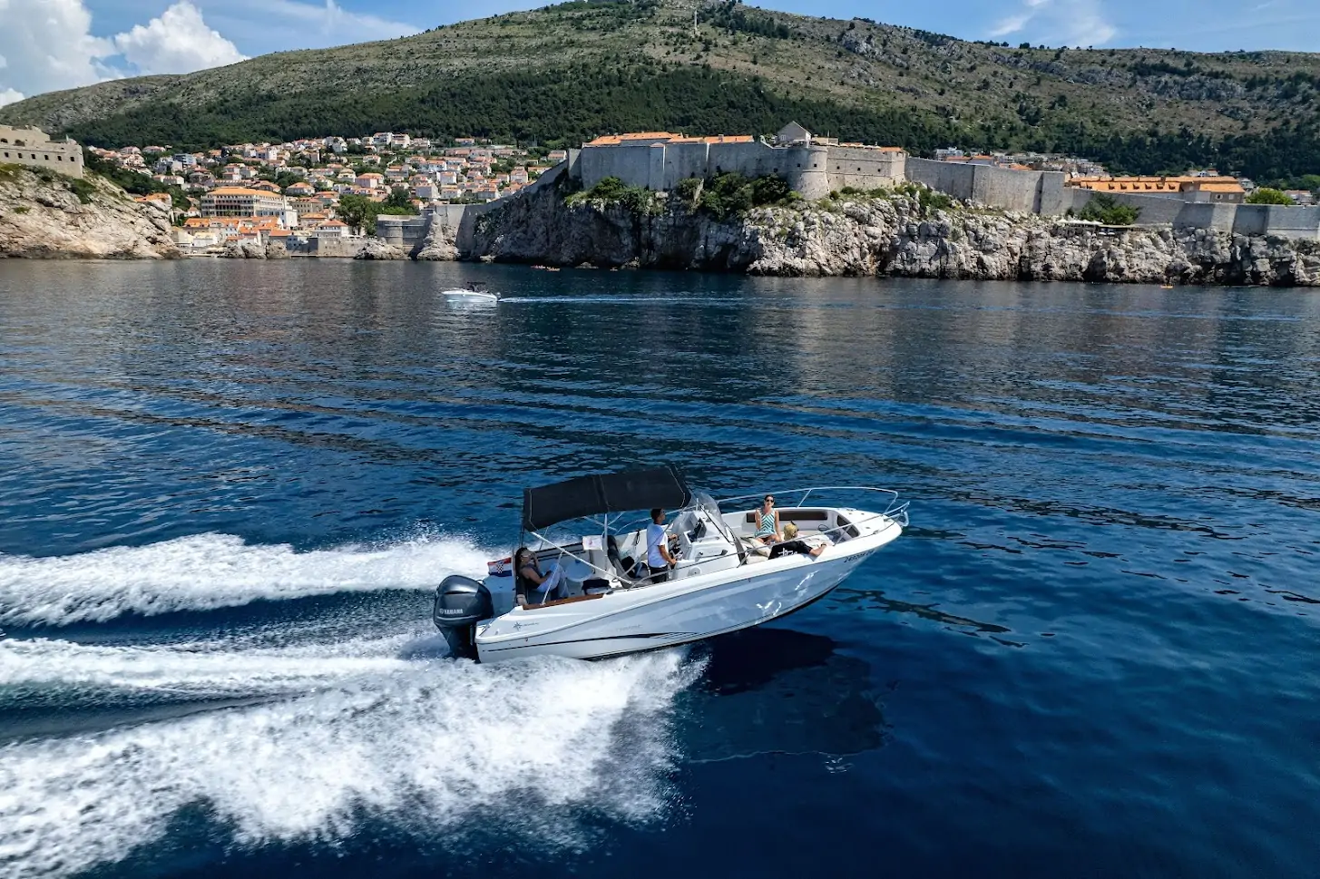 Jeanneau Cap Camarat 7.5 CC speedboat Dubrovnik boat rental